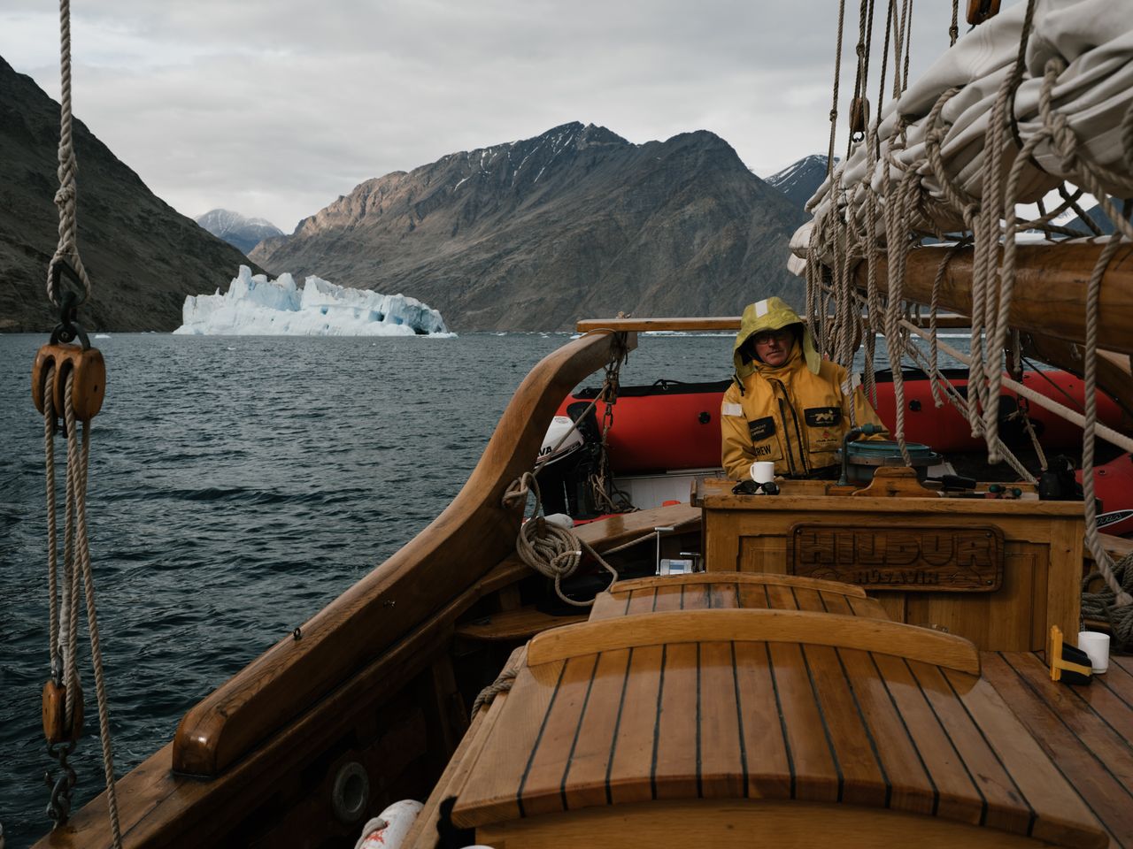 Spitsbergen Circumnavigation in Style